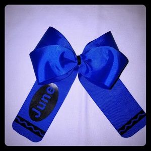Crayon style bow.